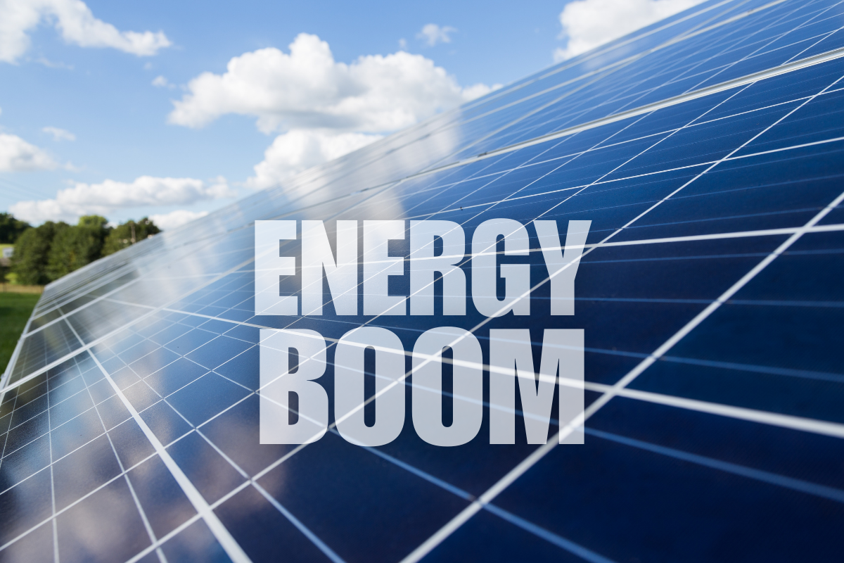 Solar farm representing renewable energy and its impact on logistics and supply chains